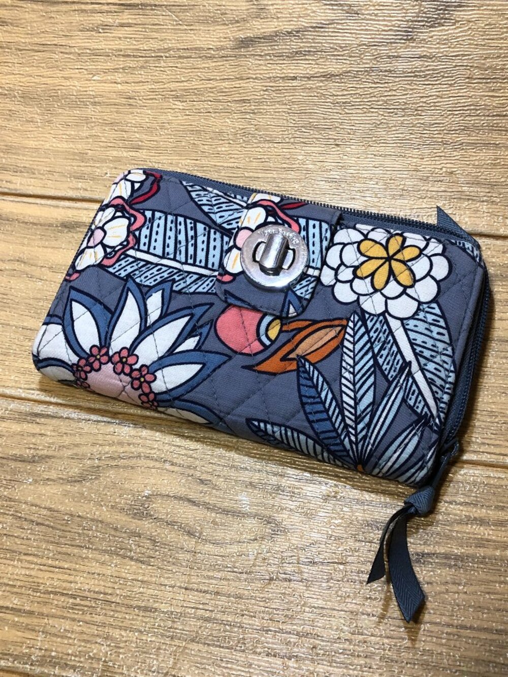 Vera Bradley women vintage bifold zipped Gray flowery wallet